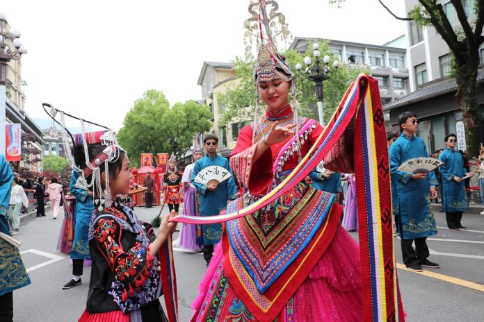 Xi pozvao na postizanje zajedničkog prosperiteta u mješovitim etničkim područjima