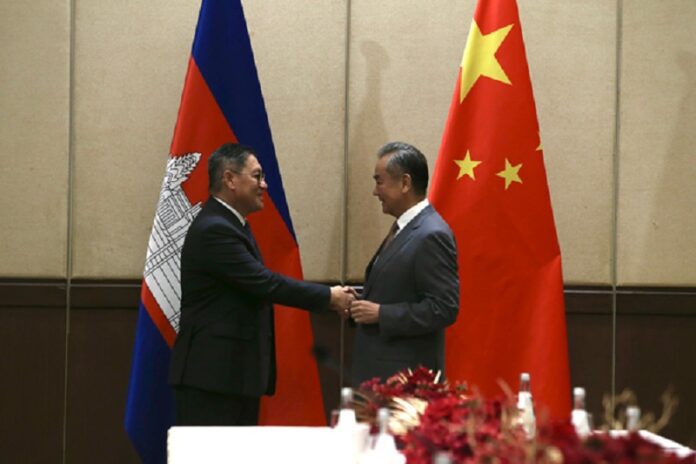 Wang Yi pozvao na visokokvalitetnu suradnju između Kine i Kambodže