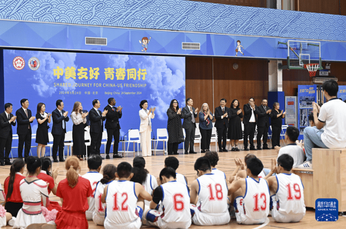 Peng Liyuan sudjelovala na kinesko-američkoj kulturnoj i sportskoj razmjeni mladih u Pekingu