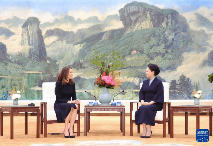 Peng Liyuan razgovarala uz čaj sa suprugom finskog predsjednika