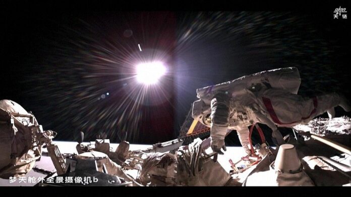 Astronauti misije Shenzhou-20 uspješno izveli prvu svemirsku šetnju