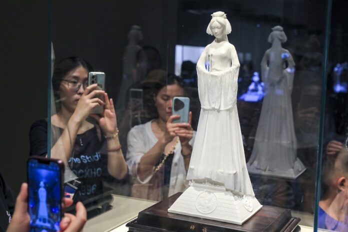 Dehua porculan blista na izložbi 'Blanc de Chine' u Šangaju