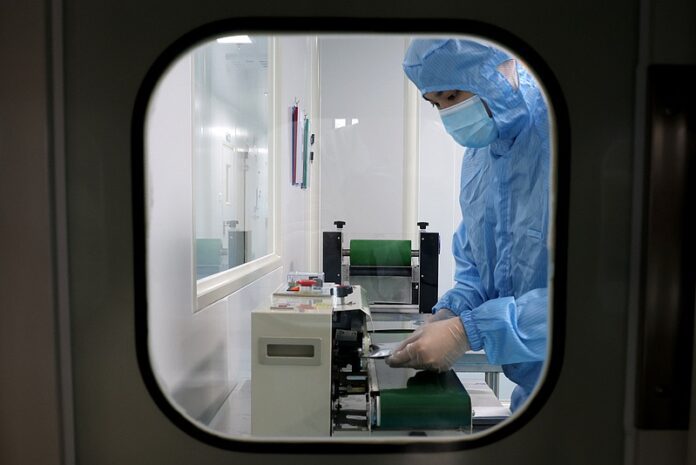 Kineski premijer poziva na znanstveno-tehnološku i političku podršku za poticanje biomedicinske industrije