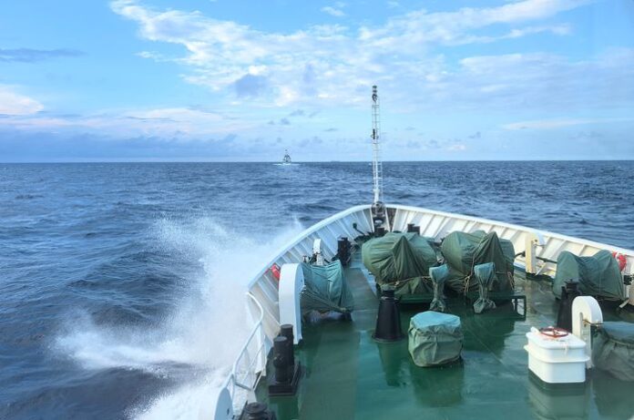 Kineska obalna straža patrolira vodama oko otoka Huangyan