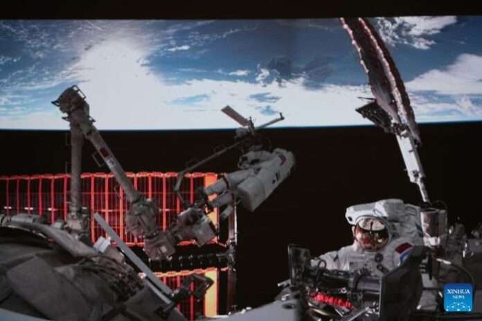 Astronauti misije Shenzhou-21 završili prvi niz aktivnosti izvan svemirske postaje