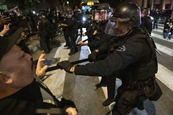 Anketa CGTN-a Savezna vlada se žestoko sukobljava sa državama. Amerika napada Ameriku