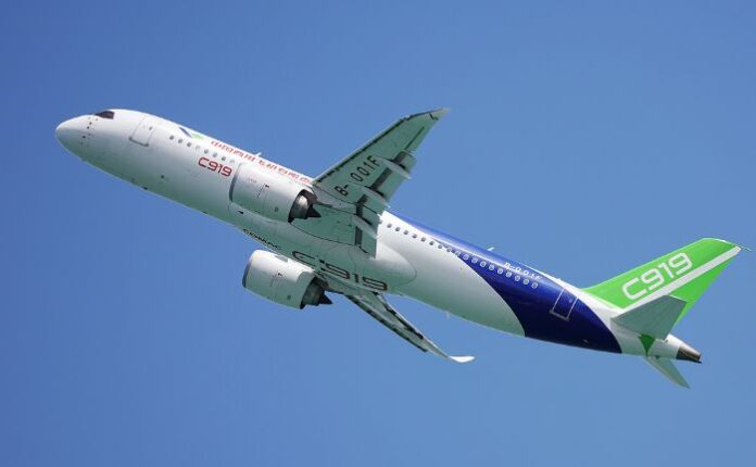 Kineski zrakoplovi C919 i C909 predstavljeni na Zrakoplovnom sajmu u Singapuru 2026.