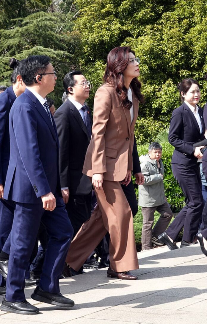 Predsjednica KMT-a odala počast Mauzoleju Sun Yat-sena u Nanjingu