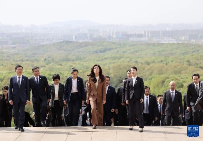Predsjednica KMT-a odala počast Mauzoleju Sun Yat-sena u Nanjingu