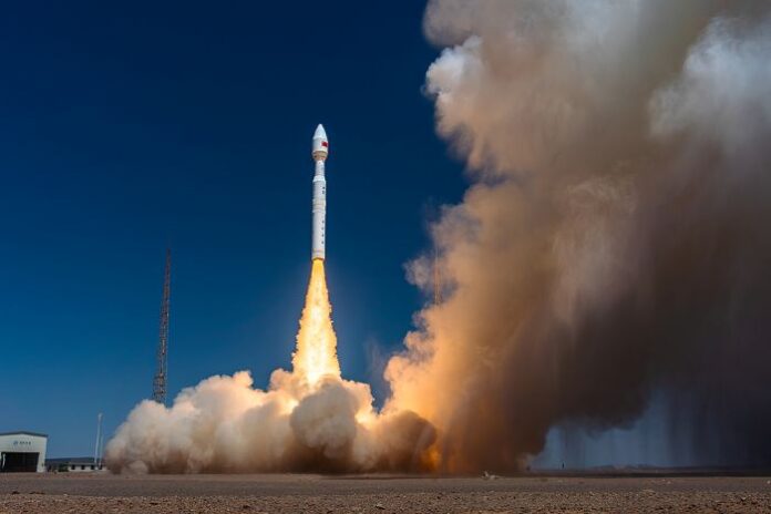 Kineska raketa lansirala 8 satelita u orbitu