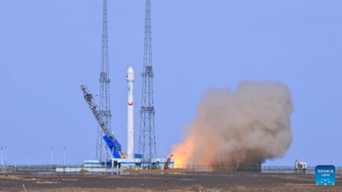 Kineska raketa nosač Zhuque-2E Y6 šalje 2 nova satelita u svemir