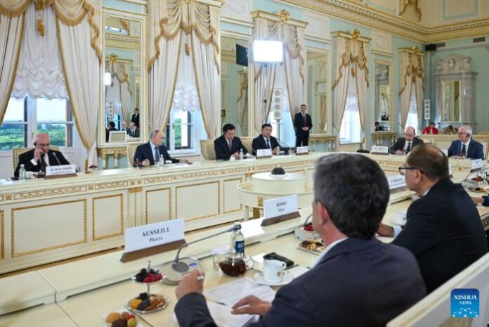 Putin kaže da snažan odnos između šefova država podupire veze Rusije i Kine