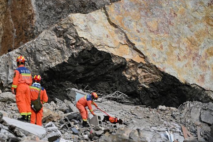 Xi poziva na stručnu provedbu potrage i spašavanja nakon urušavanja planine Chongqing