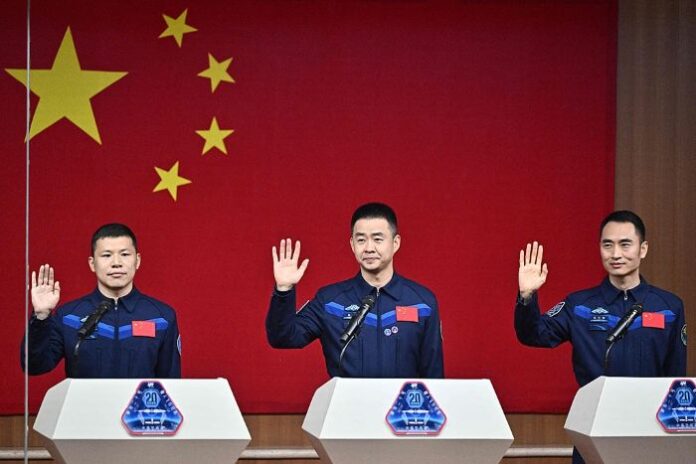 Kina održala svečanost dodjele odlikovanja astronautima misija Shenzhou-20 i Shenzhou-21