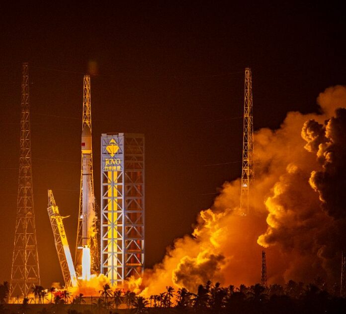Kineska raketa Dugi marš-12 lansira novu skupinu internetskih satelita